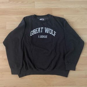 Great Wolf Lodge vintage crewneck sweatshirt